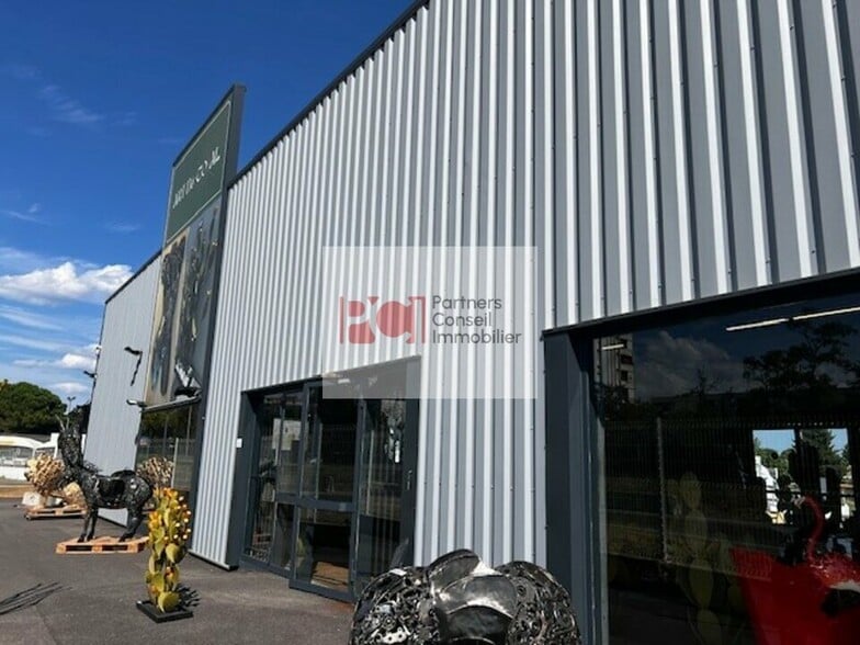 Retail in Nîmes for lease - Building Photo - Image 2 of 3