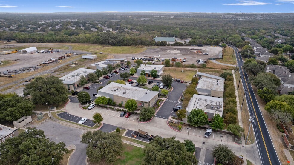 9811 S IH-35, Austin, TX à louer - Photo du bâtiment - Image 3 de 5