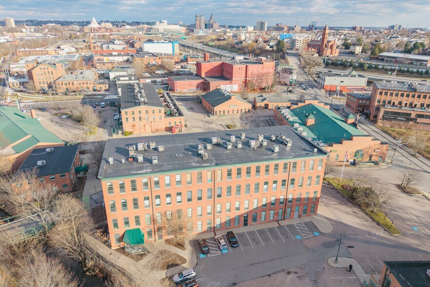 Eagle Square Commons portefeuille de 27 propriétés à vendre sur LoopNet.ca - Photo du bâtiment - Image 3 de 12