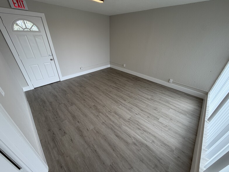 13 SW 10th St, Deerfield Beach, FL for lease - Building Photo - Image 3 of 39