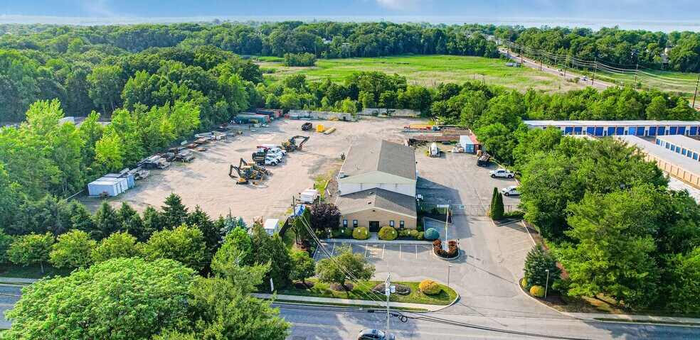 450 County Rd, Cliffwood, NJ à louer - Photo du bâtiment - Image 2 de 17