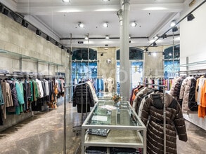 Retail in Barcelona, Barcelona for lease Interior Photo- Image 2 of 15