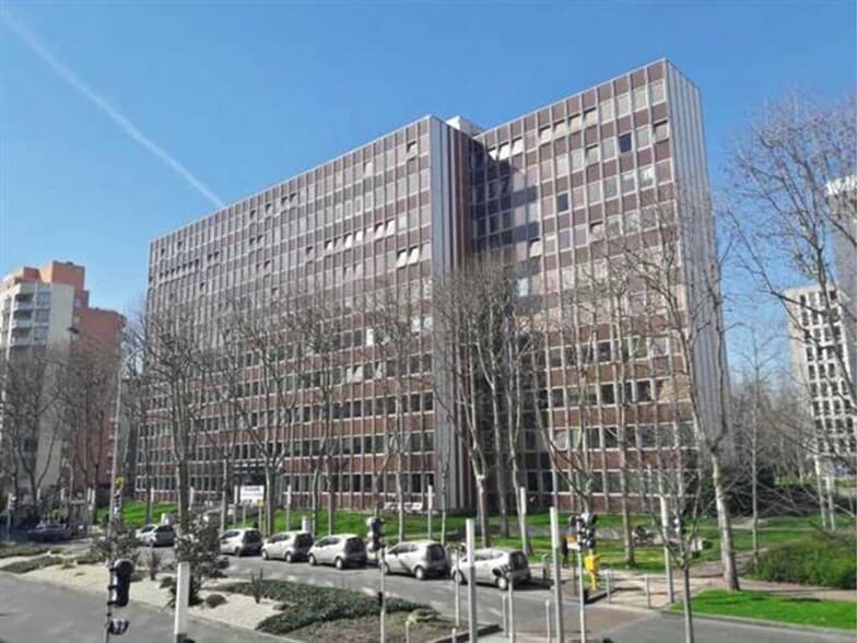 Office in Créteil for lease - Building Photo - Image 3 of 17