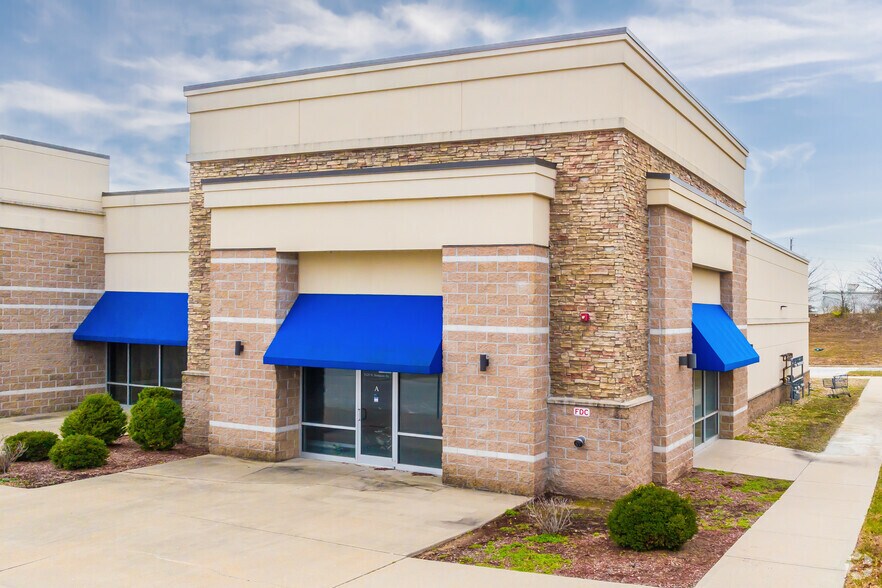 50 Hwy & 13 Hwy, Warrensburg, MO à louer - Photo du bâtiment - Image 2 de 12