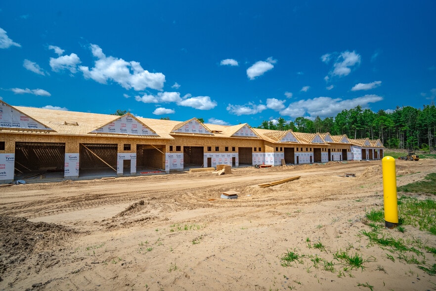 10 Shenandoah Dr, Saratoga Springs, NY for lease - Building Photo - Image 3 of 11