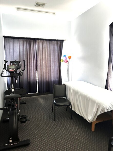 901-911 N Central Ave, Kissimmee, FL à louer - Photo du bâtiment - Image 3 de 10