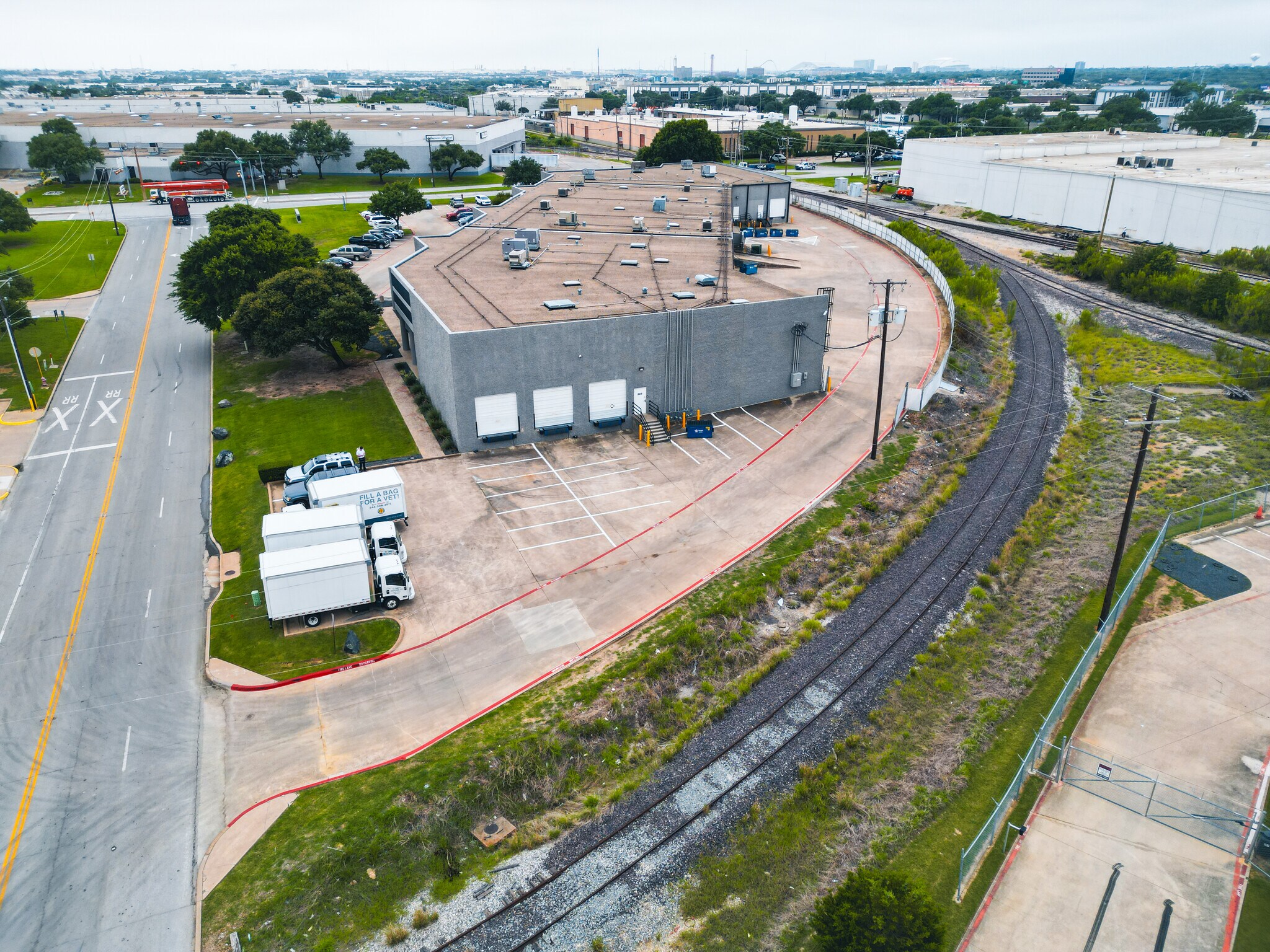 805 W Carrier Pky, Grand Prairie, TX for lease Building Photo- Image 1 of 4