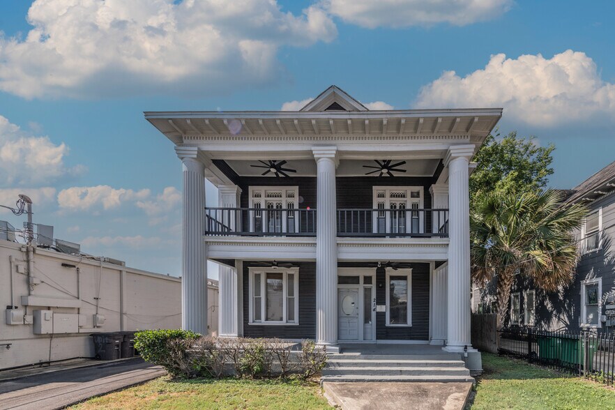 214 E Ashby Pl, San Antonio, TX for lease - Building Photo - Image 2 of 63