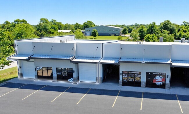 Plus de détails pour 2605 W Storage Parkway Rd, Rogers, AR - Local d'activités à louer