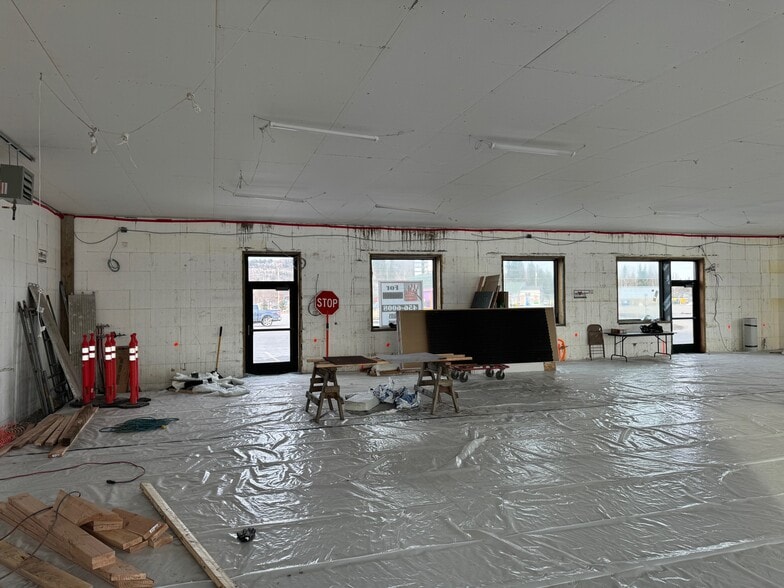 906 Old Steese Hwy, Fairbanks, AK for lease - Interior Photo - Image 3 of 15