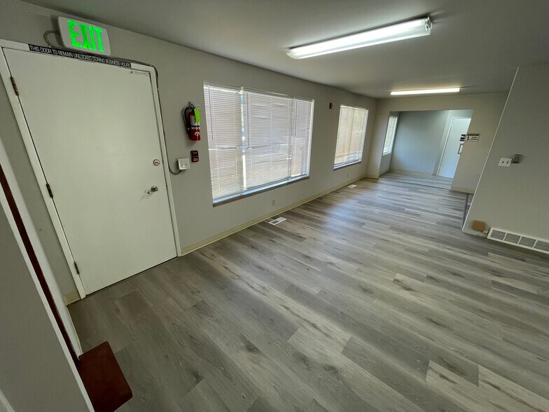 23920 Bothell Everett Hwy, Bothell, WA à louer - Photo du bâtiment - Image 3 de 6