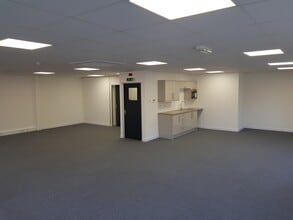 Newbury Rd, Kingsclere for lease Interior Photo- Image 2 of 4