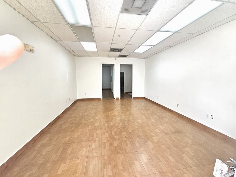3408 W 84th St, Hialeah, FL for lease - Lobby - Image 2 of 15