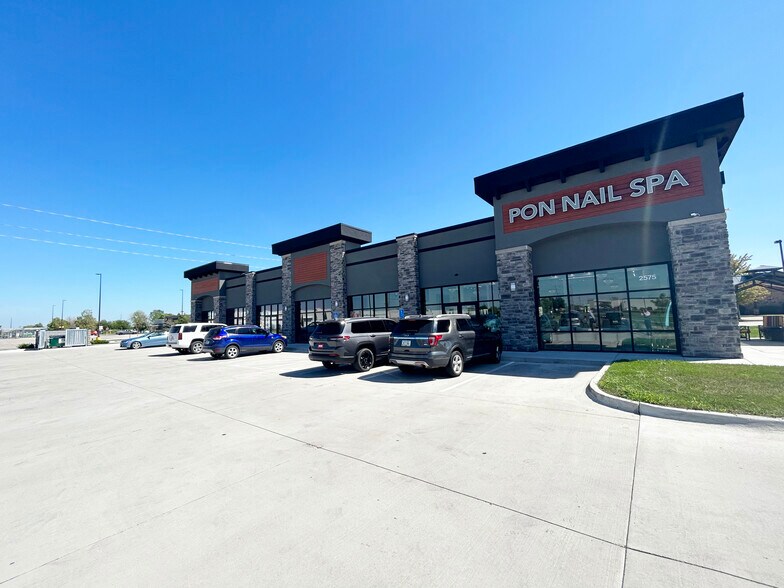 2575 SE Hulsizer Rd, Ankeny, IA for lease - Building Photo - Image 1 of 3