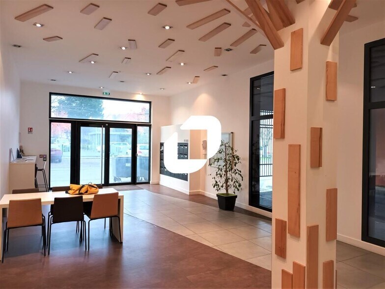 289 Rue Du Faubourg Des Postes, Lille for lease - Lobby - Image 3 of 6