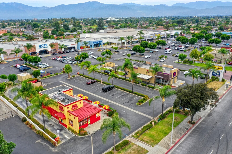 1735-1869 N Hacienda Blvd, La Puente, CA à louer - Photo du bâtiment - Image 2 de 10
