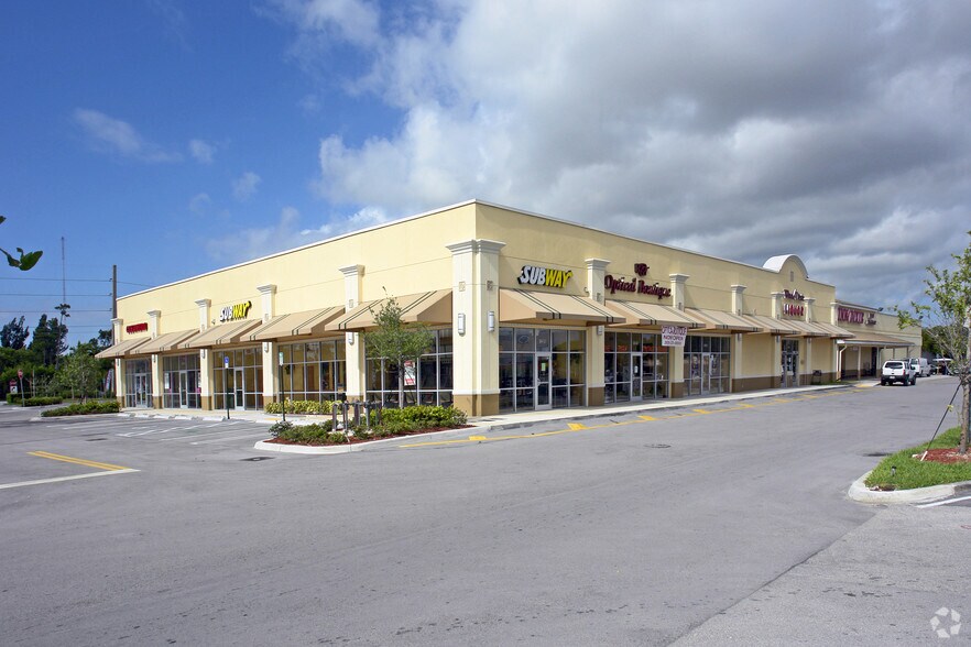 12107 NW 52nd St, Miami, FL à louer - Photo du bâtiment - Image 2 de 6
