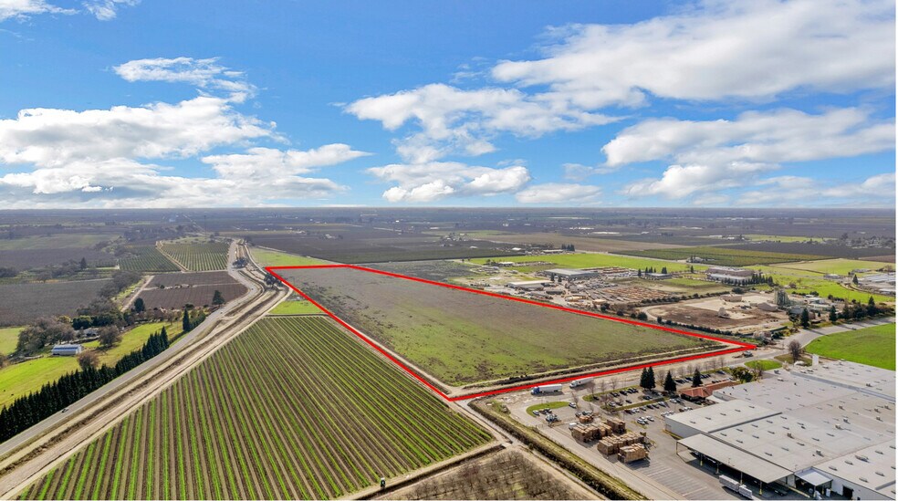 1000 Muscat Ave, Sanger, CA à vendre - Photo du bâtiment - Image 2 de 5