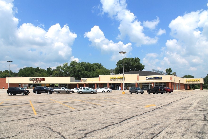 321-331 N Irving Ave, Woodstock, IL for lease - Other - Image 3 of 4