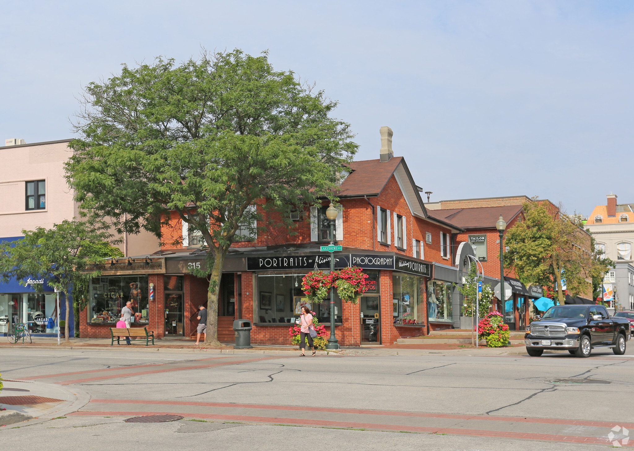 109 Reynolds St, Oakville, ON for sale Primary Photo- Image 1 of 1