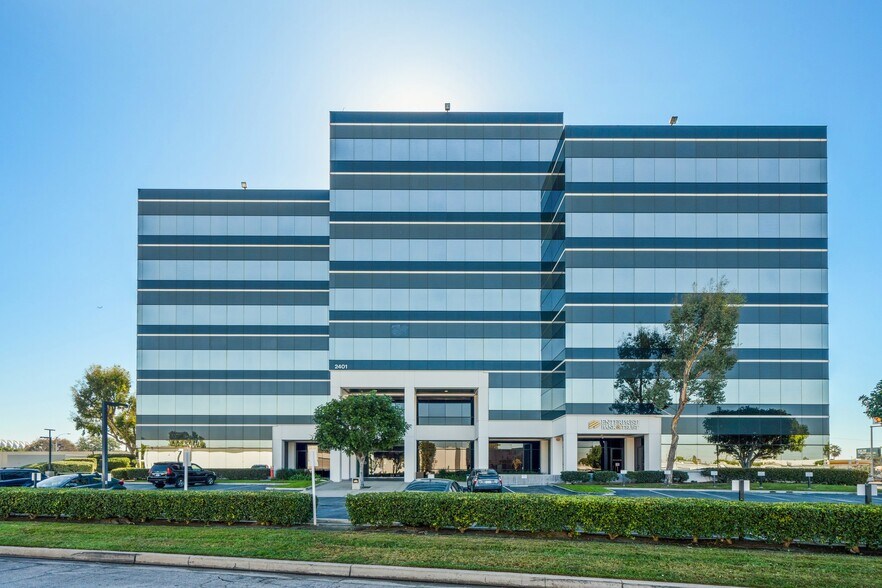 2401 E Katella Ave, Anaheim, CA à louer - Photo du bâtiment - Image 3 de 10