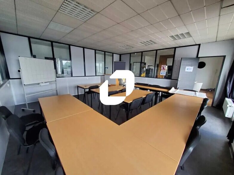 Bureau dans Vitry-sur-Seine à louer - Photo du bâtiment - Image 3 de 18