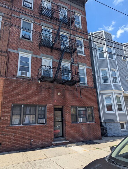 Two Building Portfolio - 16 Units - JC portefeuille de 2 propriétés à vendre sur LoopNet.ca - Photo du bâtiment - Image 2 de 23