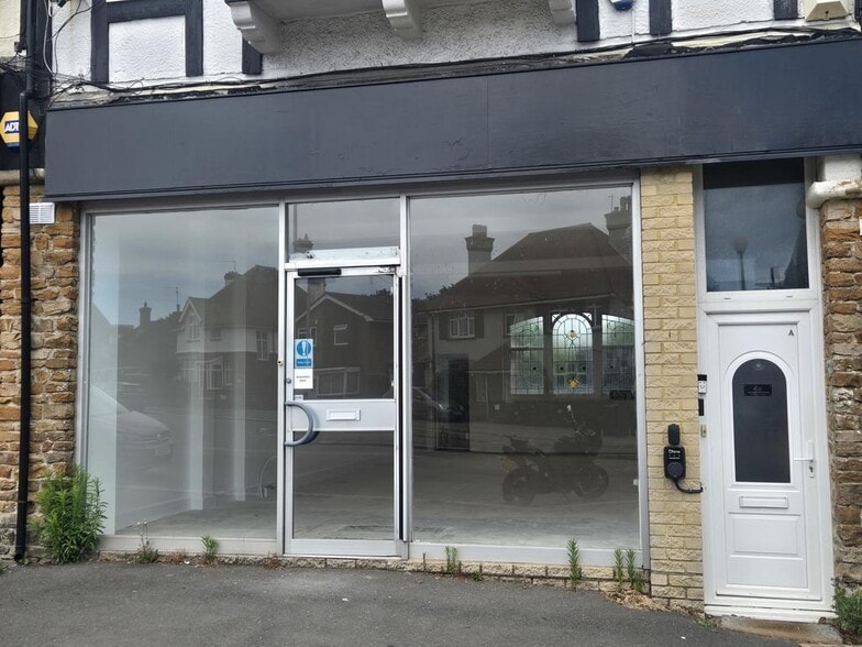 Collington Av, Bexhill On Sea for lease - Primary Photo - Image 1 of 17