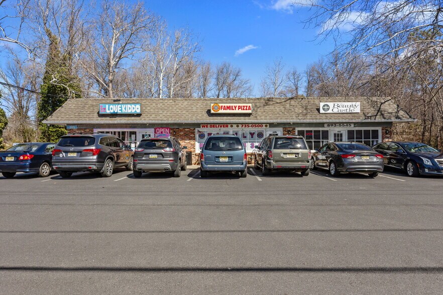 305 Lakehurst Rd, Browns Mills, NJ à vendre - Photo du bâtiment - Image 3 de 13