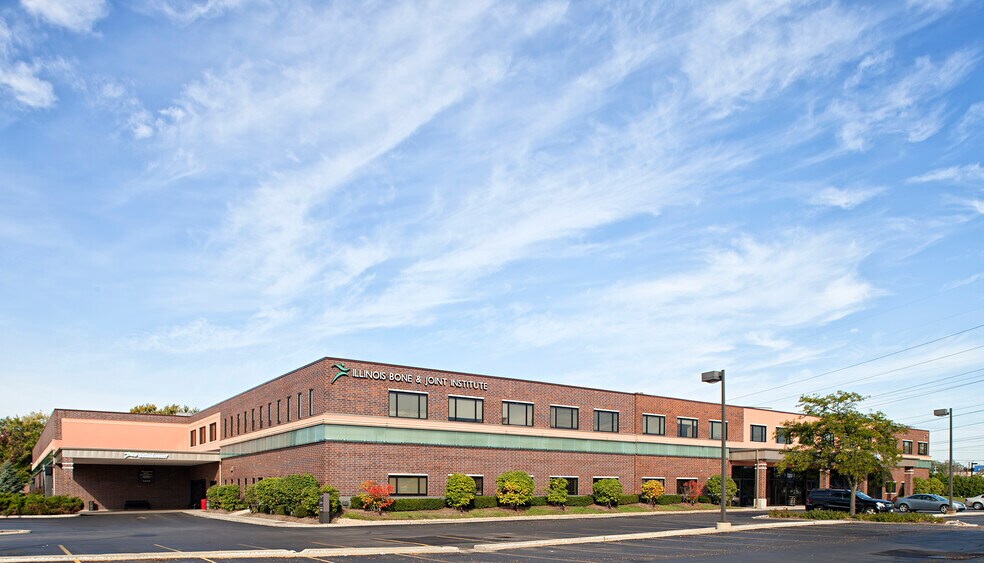 9000 Waukegan Rd, Morton Grove, IL à louer - Photo du bâtiment - Image 3 de 18