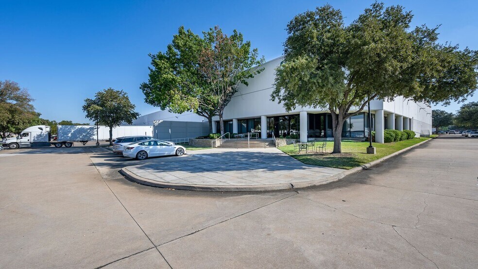 2940 Eisenhower St, Carrollton, TX à louer - Photo du bâtiment - Image 1 de 2