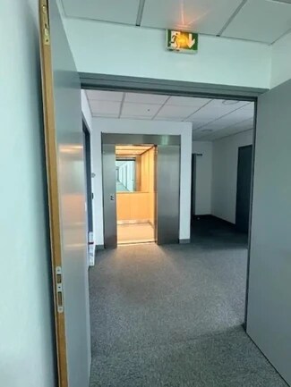 Plus de détails pour Rue Des Frères Lumière, Plaisir - Bureau à louer