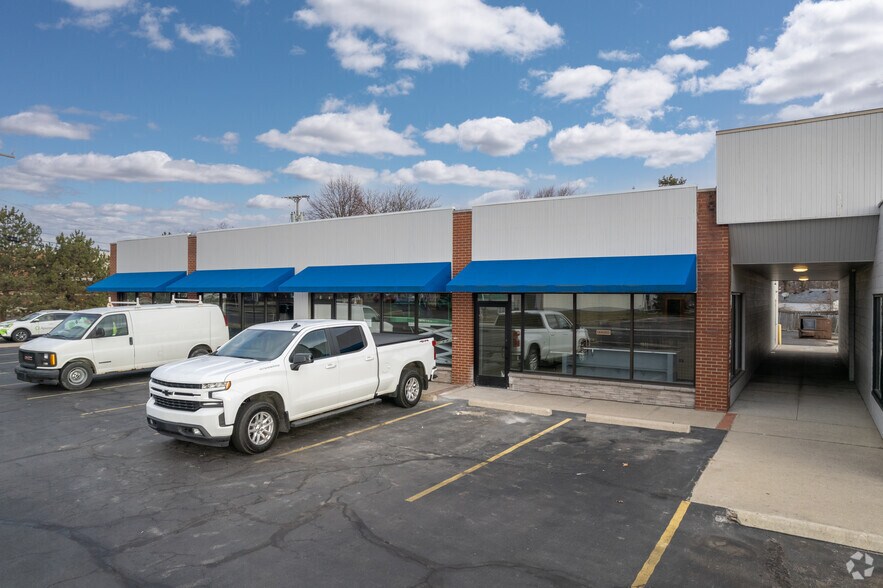 4558 Monroe St, Toledo, OH à louer - Photo du bâtiment - Image 2 de 5