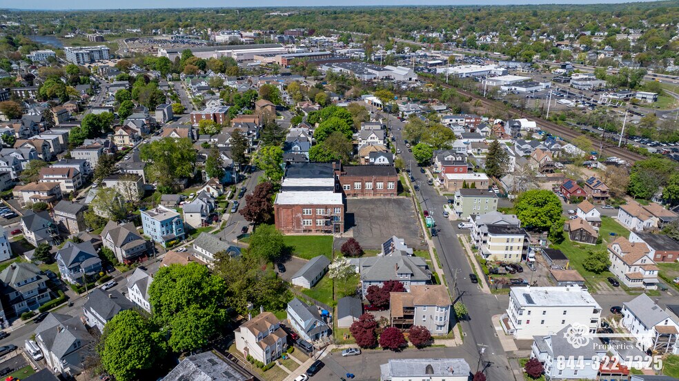 86 Whittier St, Bridgeport, CT à vendre - Photo du bâtiment - Image 2 de 7