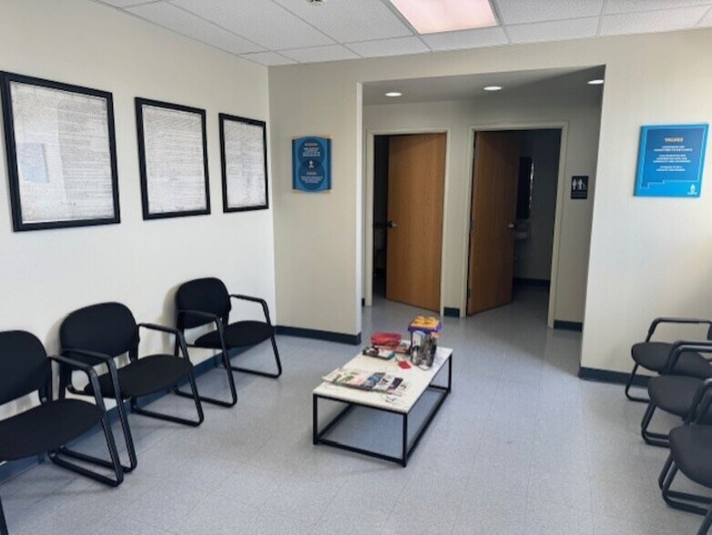 300 Gossett Dr, Aztec, NM for sale - Interior Photo - Image 3 of 5