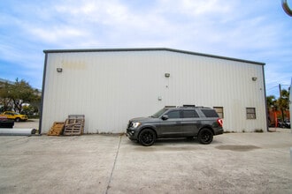 4545 N 118th Ave, Clearwater, FL à louer Photo du bâtiment- Image 2 de 8