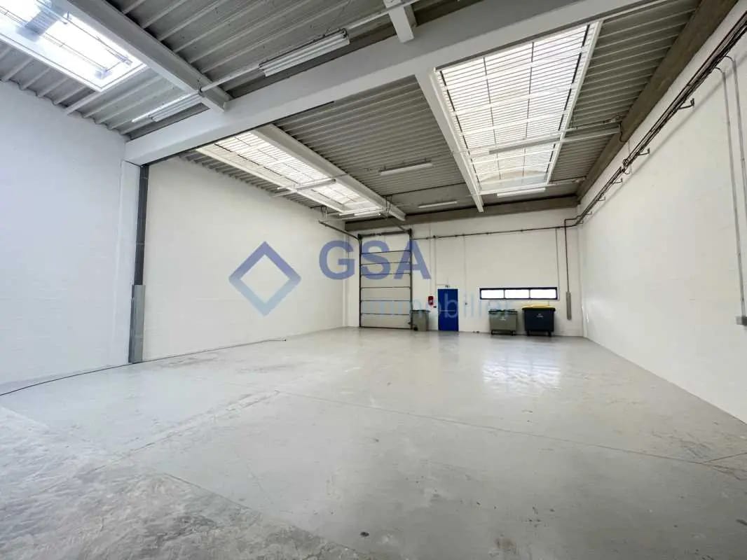 Office in Moissy-Cramayel for lease Interior Photo- Image 1 of 13