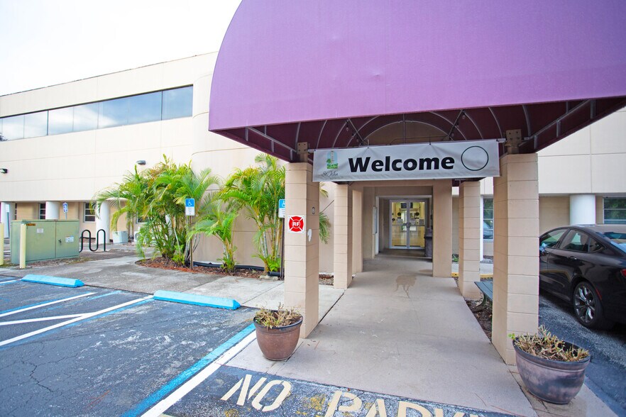 1600 S Orlando Ave, Winter Park, FL à louer - Photo du bâtiment - Image 2 de 15