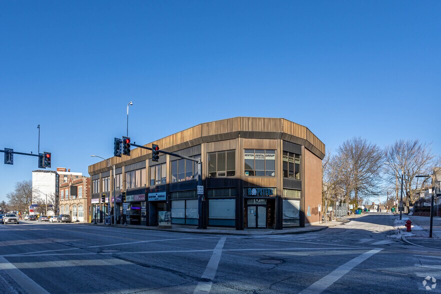 282 Centre St, Newton, MA à louer - Photo du bâtiment - Image 2 de 4