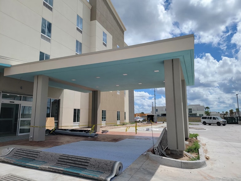 101 Grapefruit Blvd, Mission, TX for sale - Building Photo - Image 2 of 32