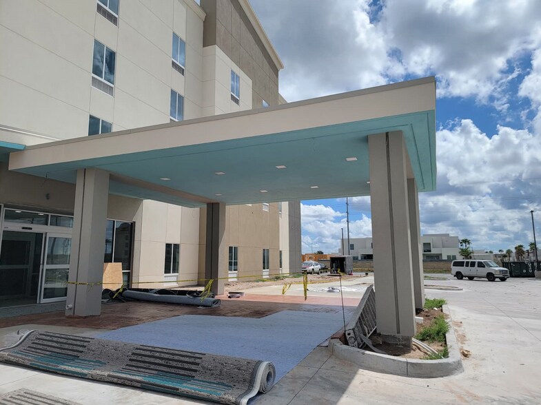 101 Grapefruit Blvd, Mission, TX à vendre - Photo du bâtiment - Image 2 de 32