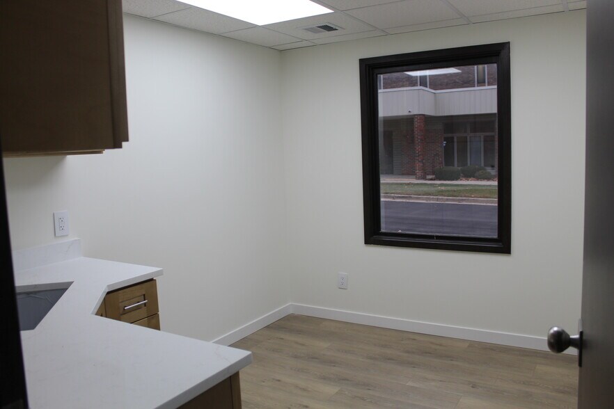 300 N Hammes Ave, Joliet, IL à louer - Photo intérieure - Image 2 de 6
