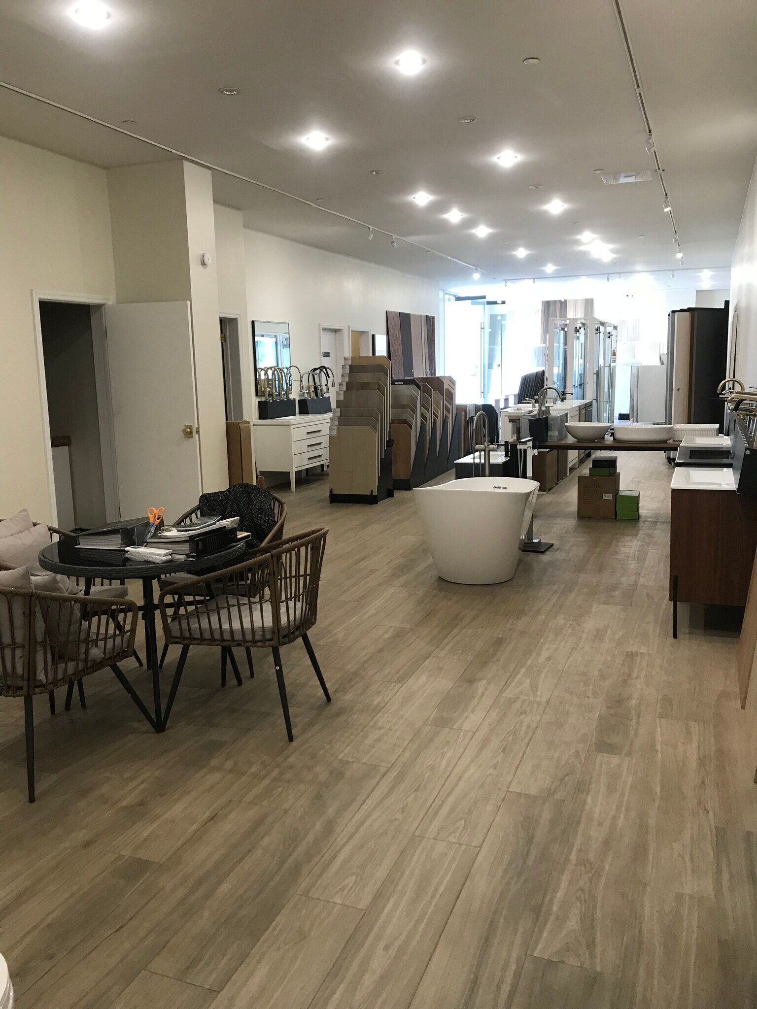 13410 32nd Ave, Flushing, NY à louer Photo principale- Image 1 de 2