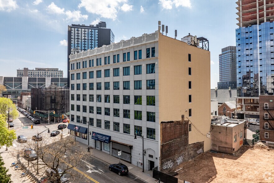 591 Summit Ave, Jersey City, NJ for lease - Building Photo - Image 2 of 5