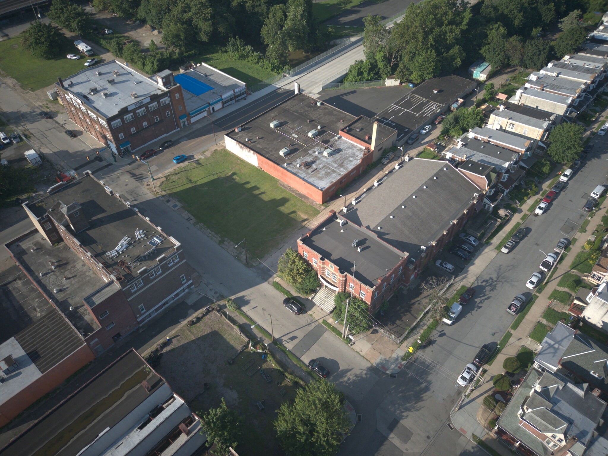 15 W 8th St, 710 Sproul St & 8 W 7th St portfolio of 2 properties for sale on LoopNet.ca Building Photo- Image 1 of 17