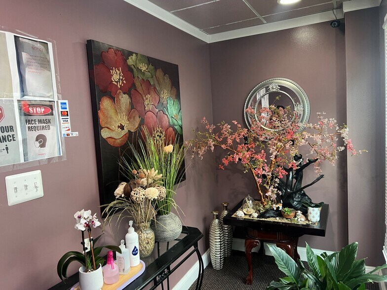 5625 Allentown Rd, Camp Springs, MD for sale - Building Photo - Image 3 of 6