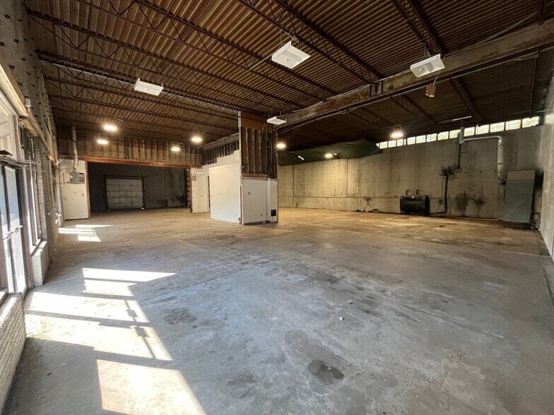1221 Bedford St, Bridgewater, MA à louer - Photo intérieure - Image 3 de 5