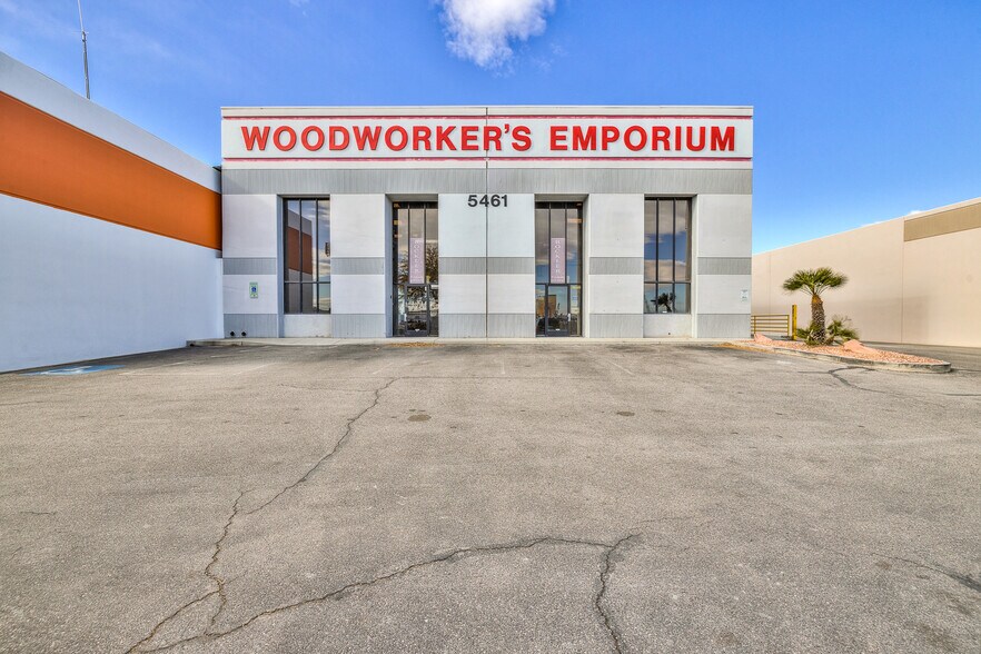 5461 Arville St, Las Vegas, NV à louer - Photo du bâtiment - Image 2 de 35