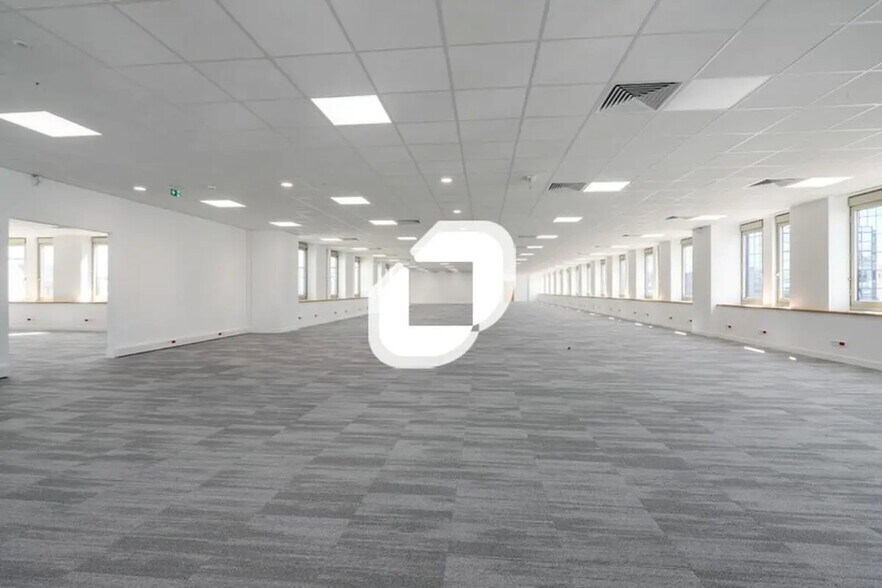 Bureau dans Noisy-le-Grand à louer - Photo du bâtiment - Image 3 de 14