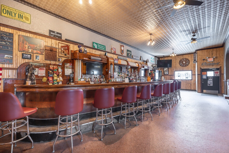 60 N 2nd St, Platteville, WI for sale - Building Photo - Image 2 of 25